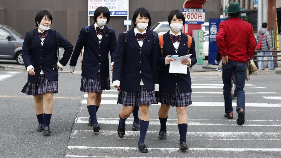 Asian schoolgirls wearing masks