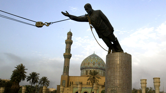 Image of Saddam Hussein statue being pulled down, from 2003